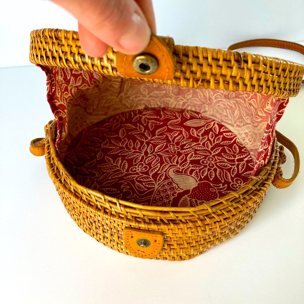 Wicker rattan crossbody round purse